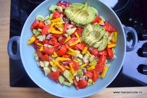 salata delicioasa cu avocado
